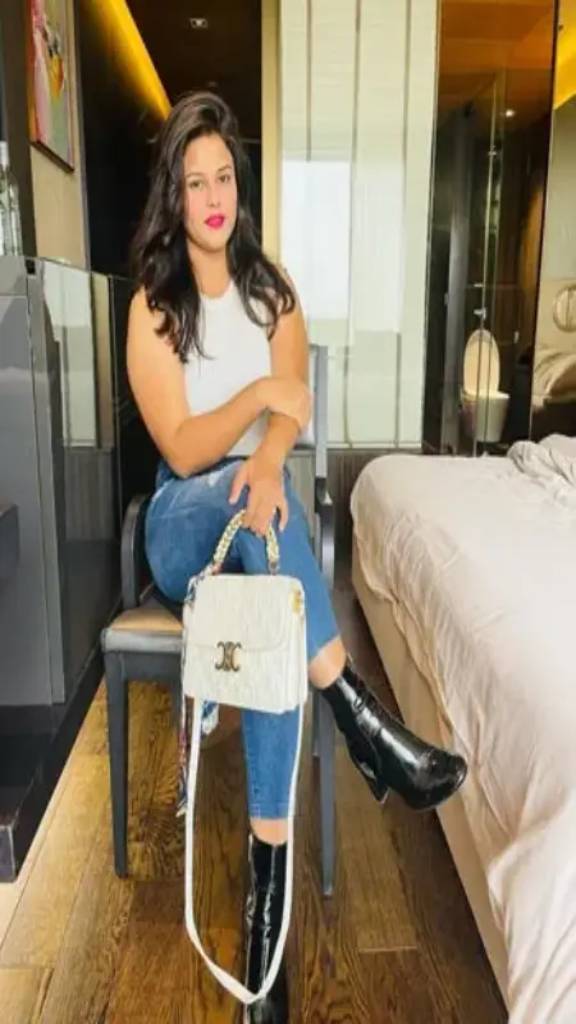 Chattarpur call girl service